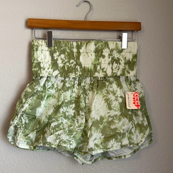 NWT, FP Movement The Way Home Printed Shorts in Green/White Print, Size Medium - Picture 2 of 10